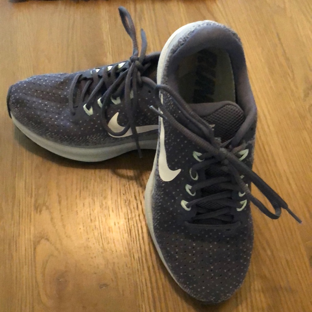 Women’s Nike Zoom running shoes. Size 8.